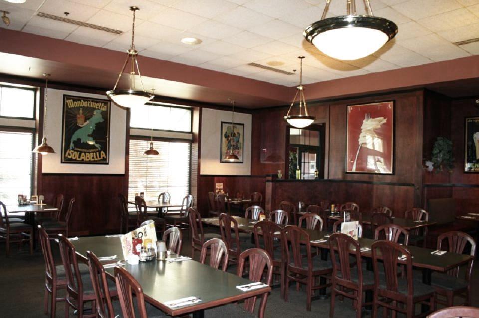 The Plaza Hotel & Suites Winona Restaurant photo