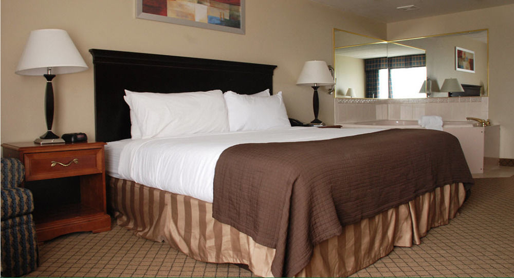 The Plaza Hotel & Suites Winona Exterior photo