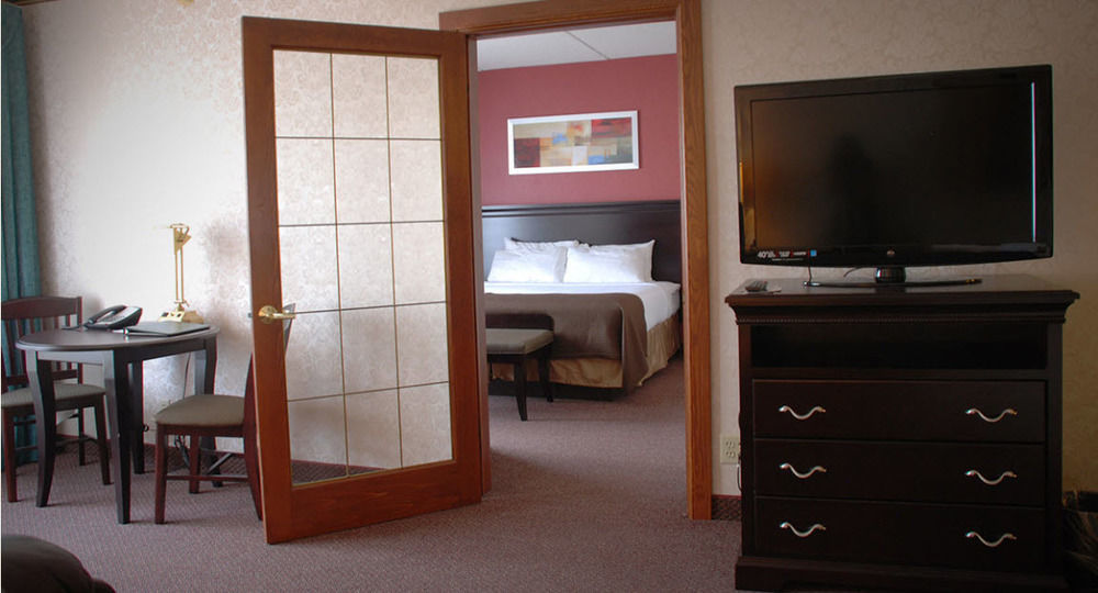 The Plaza Hotel & Suites Winona Exterior photo